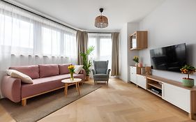 Goodhome - Sea Towers Apartment